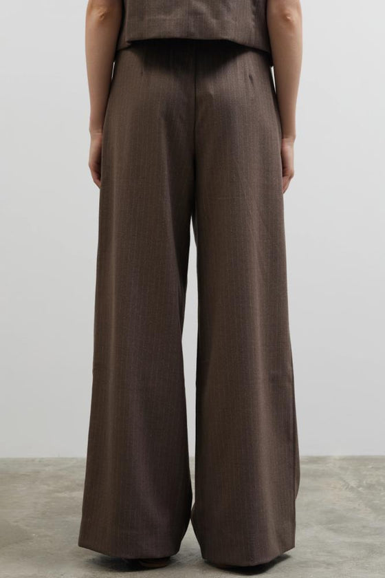Calça Listrada Pregas BSB
