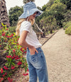 Chapéu Bucket Denim com Patch Monograma BAMBURI