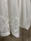 Blusa Flor Bordada SWALLOW
